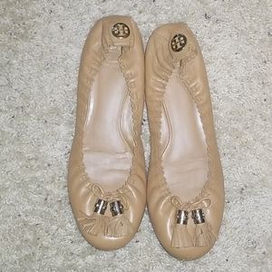 Gently worn Tory Burch camel colored flats